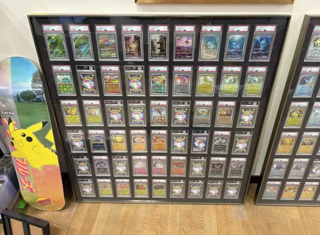 Premium aluminium metal trading card wall display frame case for Pokémon cards, MTG cards, Yu-Gi-Oh! cards, One Piece cards and sports cards, graded card wall display, PSA card frame, CGC card display, BGS slab display, One Touch magnetic holder display,